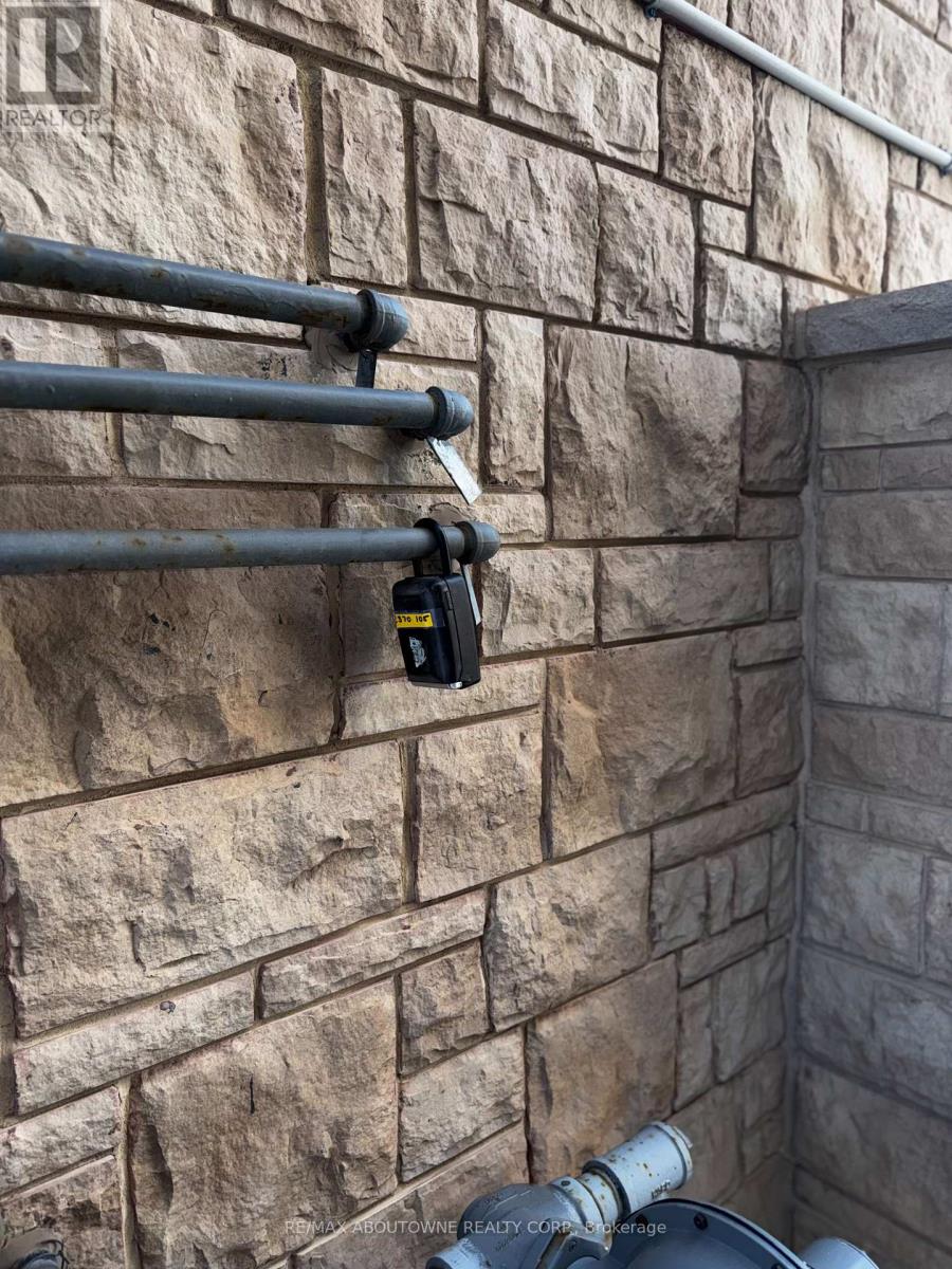 105 - 2370 Khalsa Gate, Oakville, Ontario  L6M 0P5 - Photo 15 - W12826046