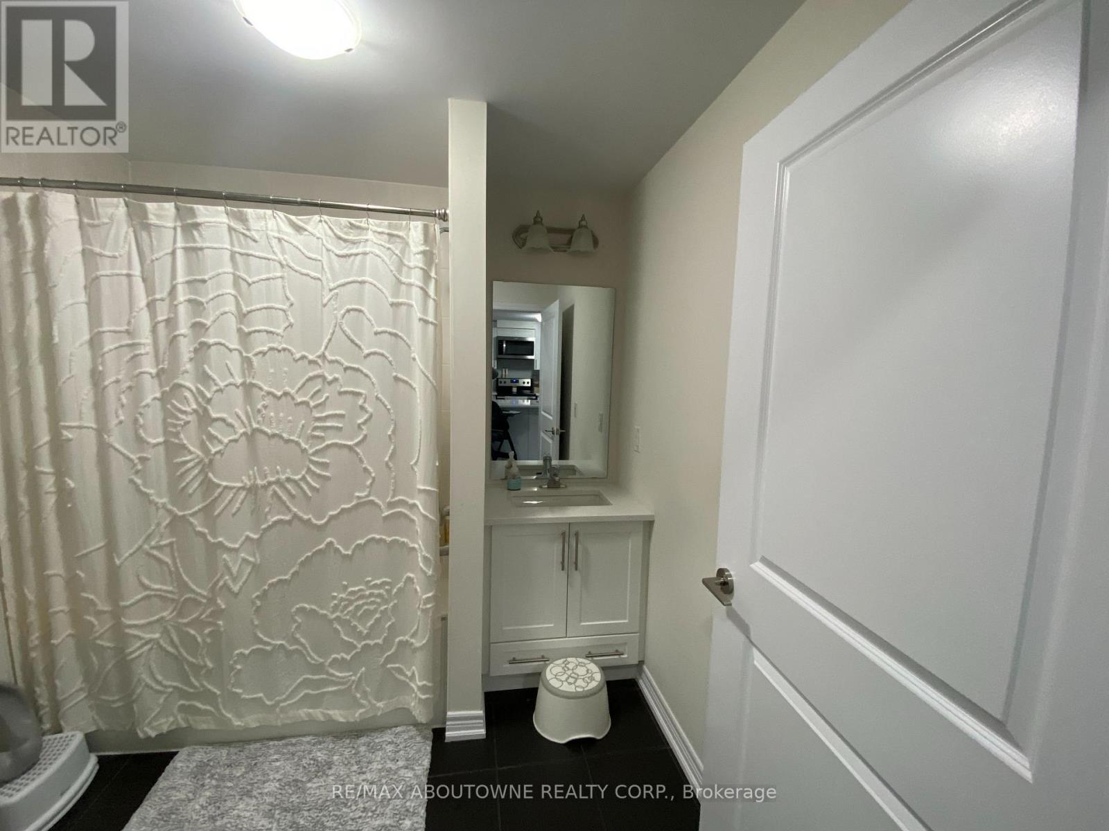 105 - 2370 Khalsa Gate, Oakville, Ontario  L6M 0P5 - Photo 2 - W12826046