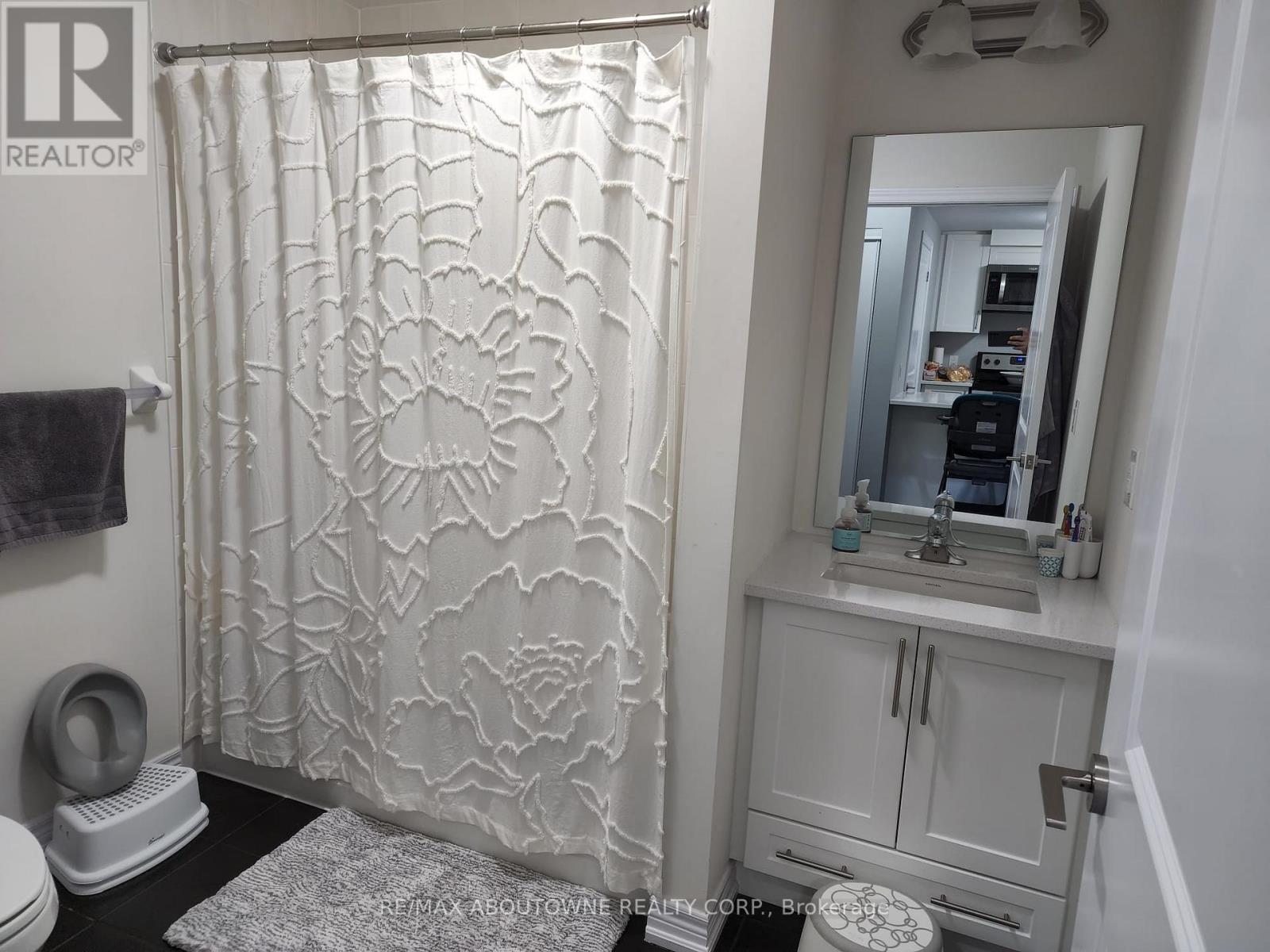 105 - 2370 Khalsa Gate, Oakville, Ontario  L6M 0P5 - Photo 3 - W12826046