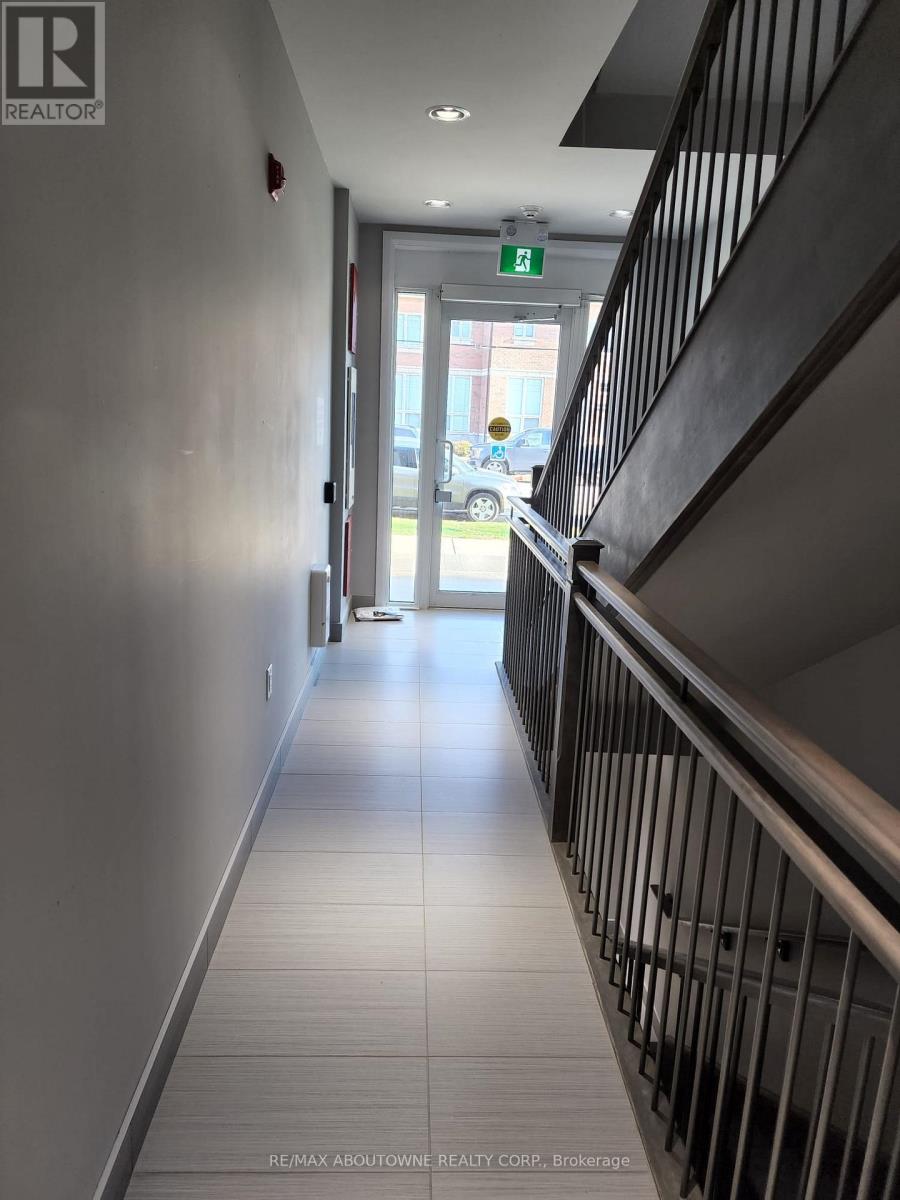 105 - 2370 Khalsa Gate, Oakville, Ontario  L6M 0P5 - Photo 4 - W12826046