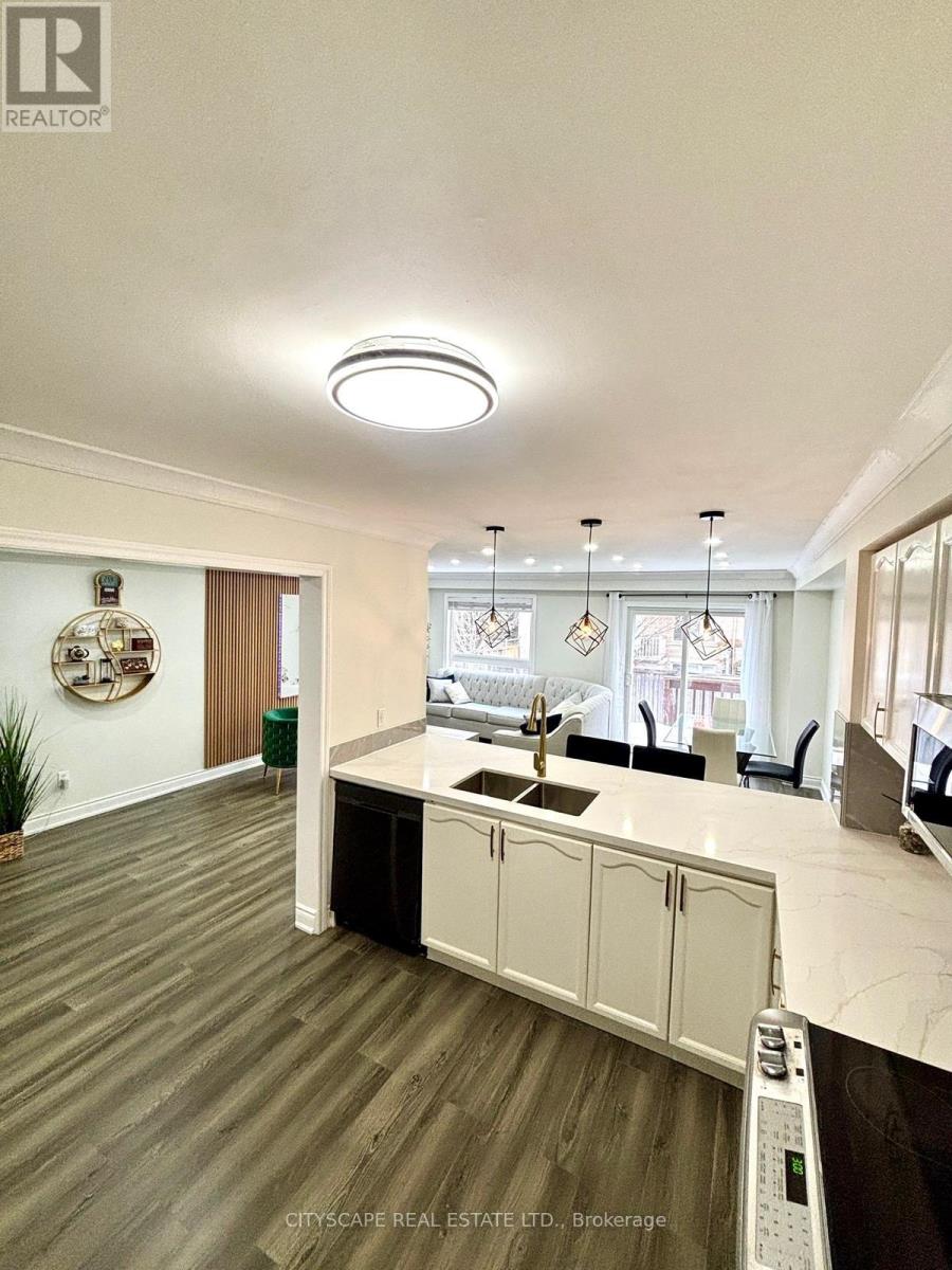 3974 Stardust Drive, Mississauga, Ontario  L5M 8A5 - Photo 7 - W12826048