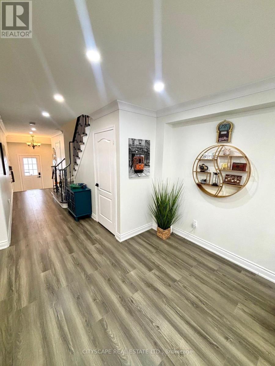 3974 Stardust Drive, Mississauga, Ontario  L5M 8A5 - Photo 9 - W12826048