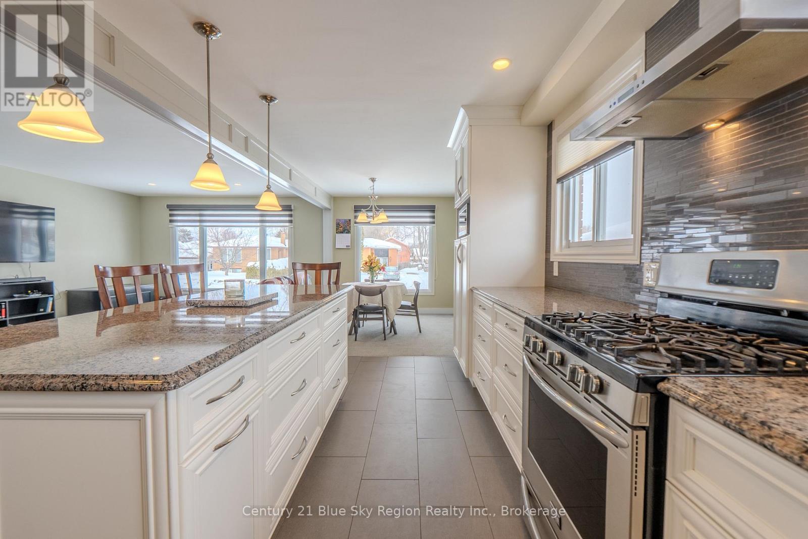 5 Knox Court, North Bay, Ontario  P1A 2P6 - Photo 4 - X12826362