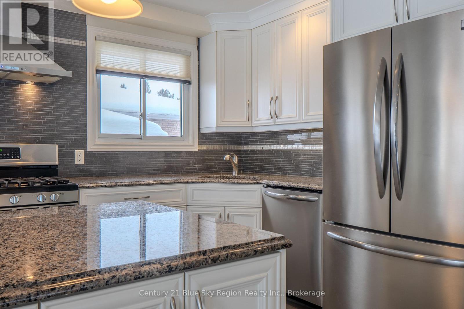 5 Knox Court, North Bay, Ontario  P1A 2P6 - Photo 5 - X12826362