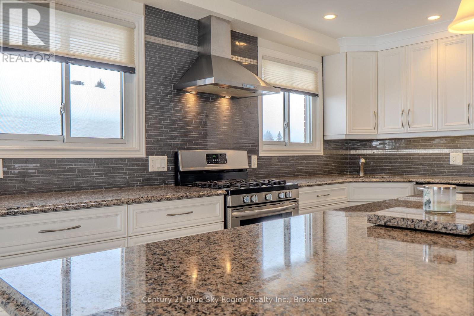 5 Knox Court, North Bay, Ontario  P1A 2P6 - Photo 7 - X12826362