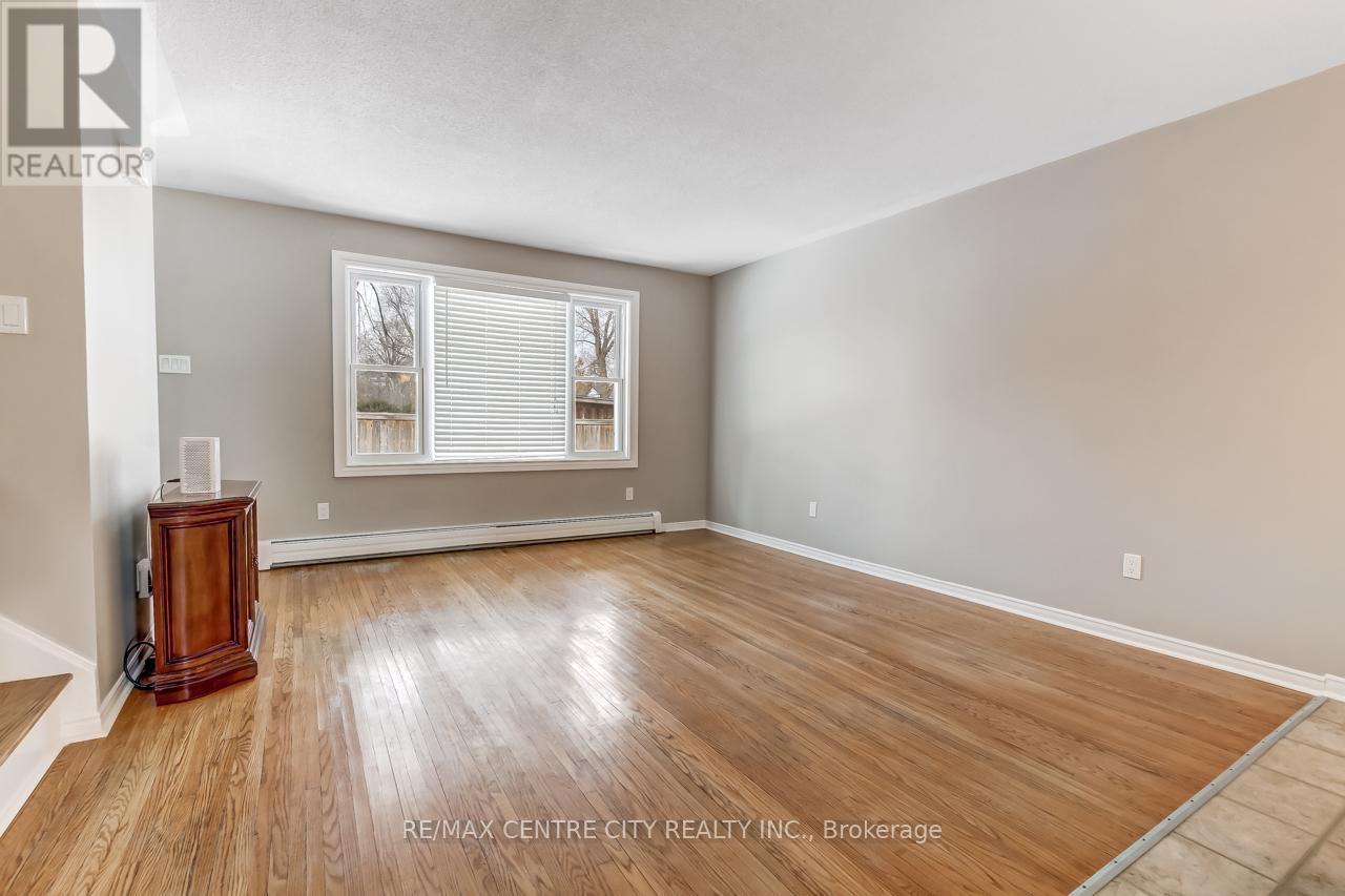 951 Notre Dame Drive, London South, Ontario  N6J 3C3 - Photo 2 - X12826184