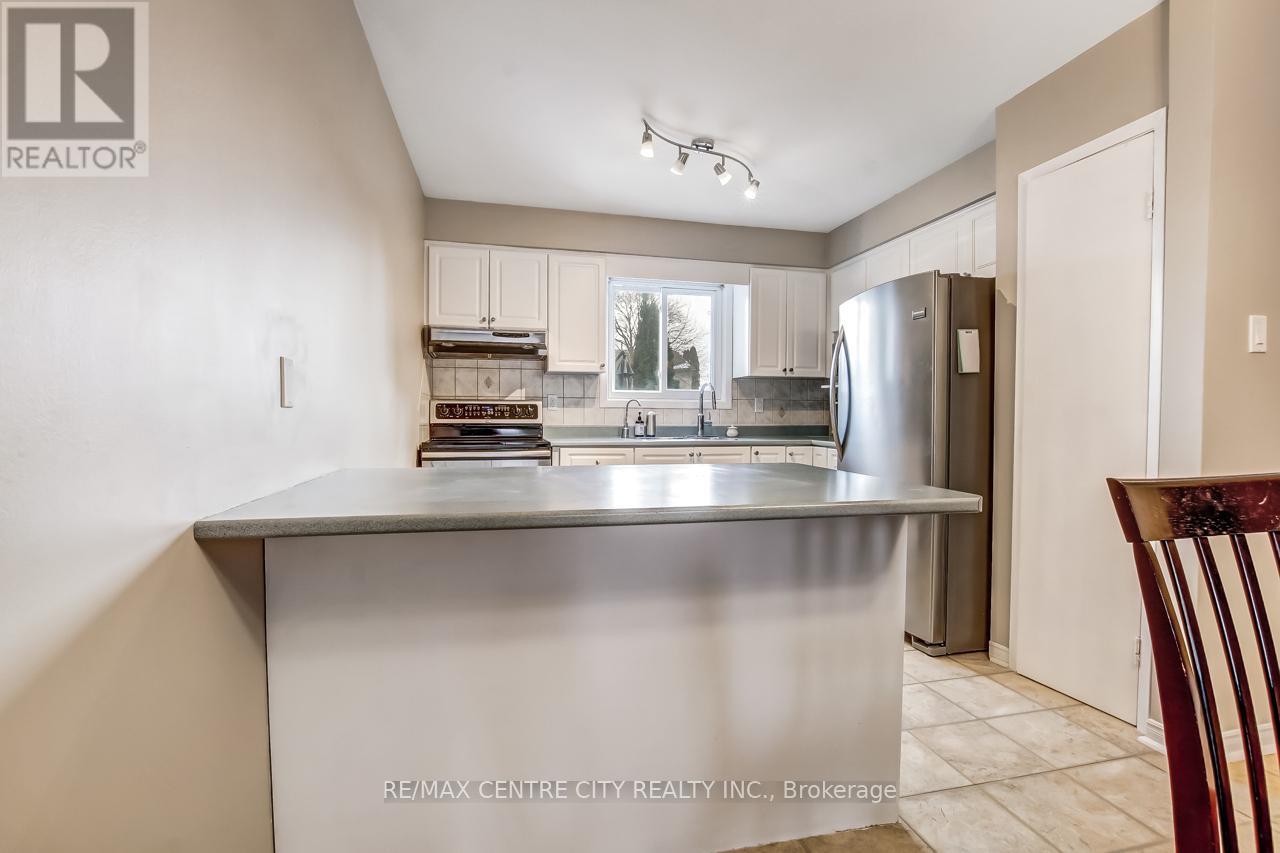 951 Notre Dame Drive, London South, Ontario  N6J 3C3 - Photo 6 - X12826184