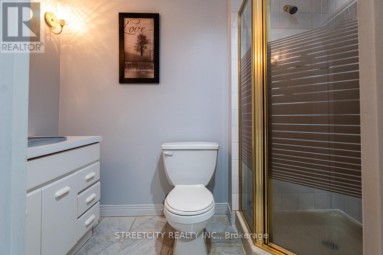 397 Grangeover Court, London North, Ontario  N6G 4K8 - Photo 38 - X12826204