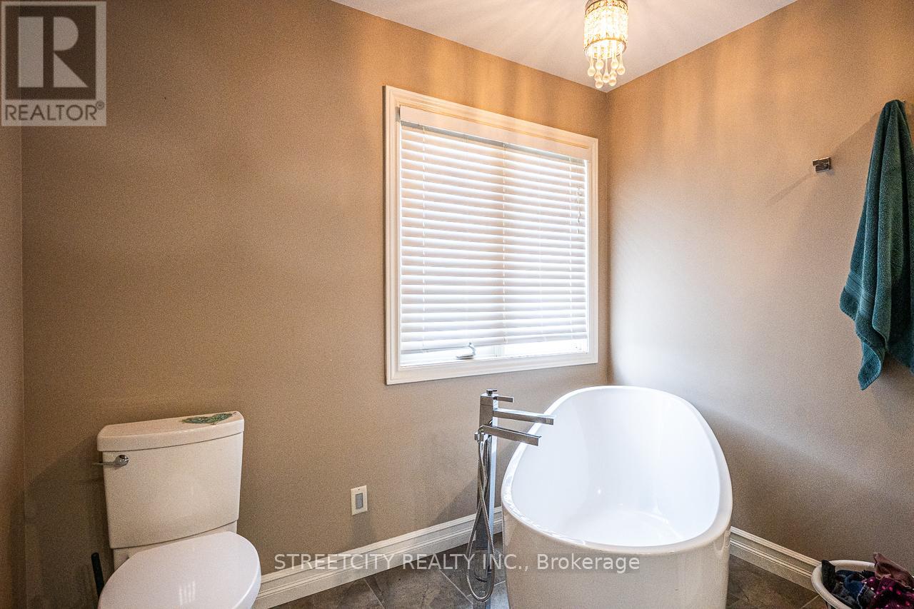 1366 Kains Woods Terrace, London South, Ontario  N6K 4Z7 - Photo 34 - X12826350