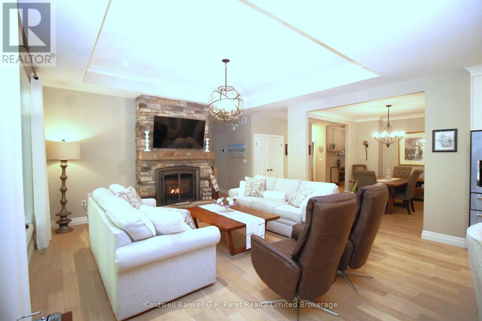 10151 Pinery Bluffs Road, Lambton Shores, Ontario  N0M 1T0 - Photo 10 - X12826354