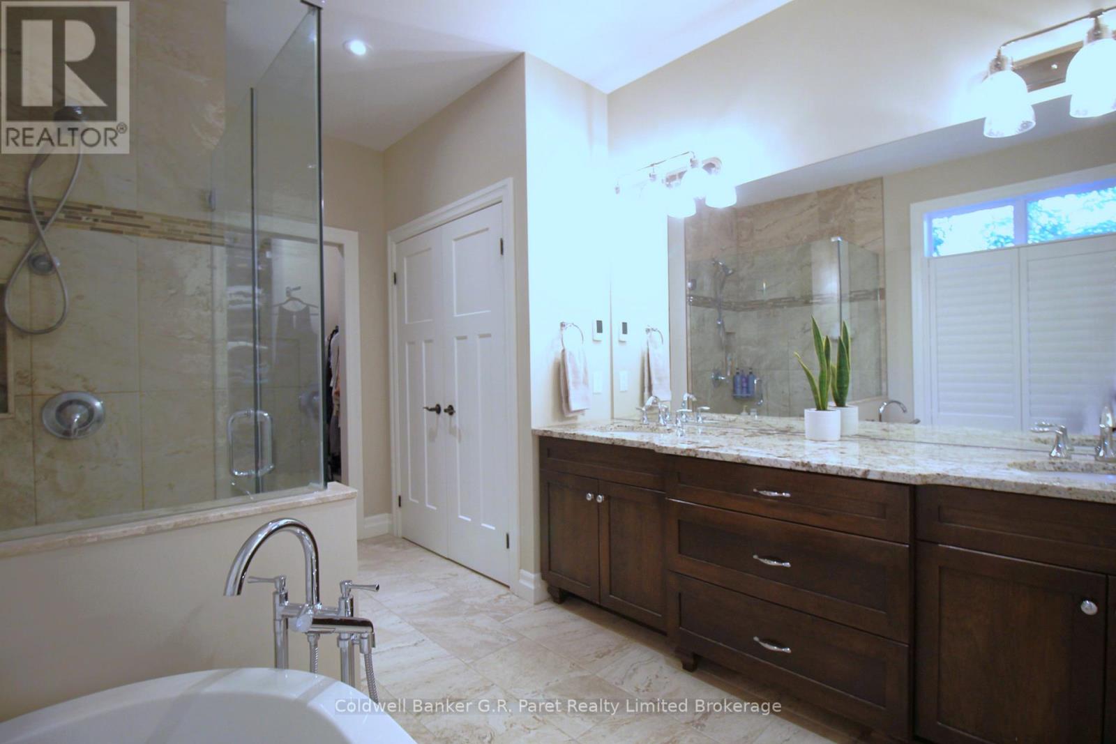 10151 Pinery Bluffs Road, Lambton Shores, Ontario  N0M 1T0 - Photo 22 - X12826354