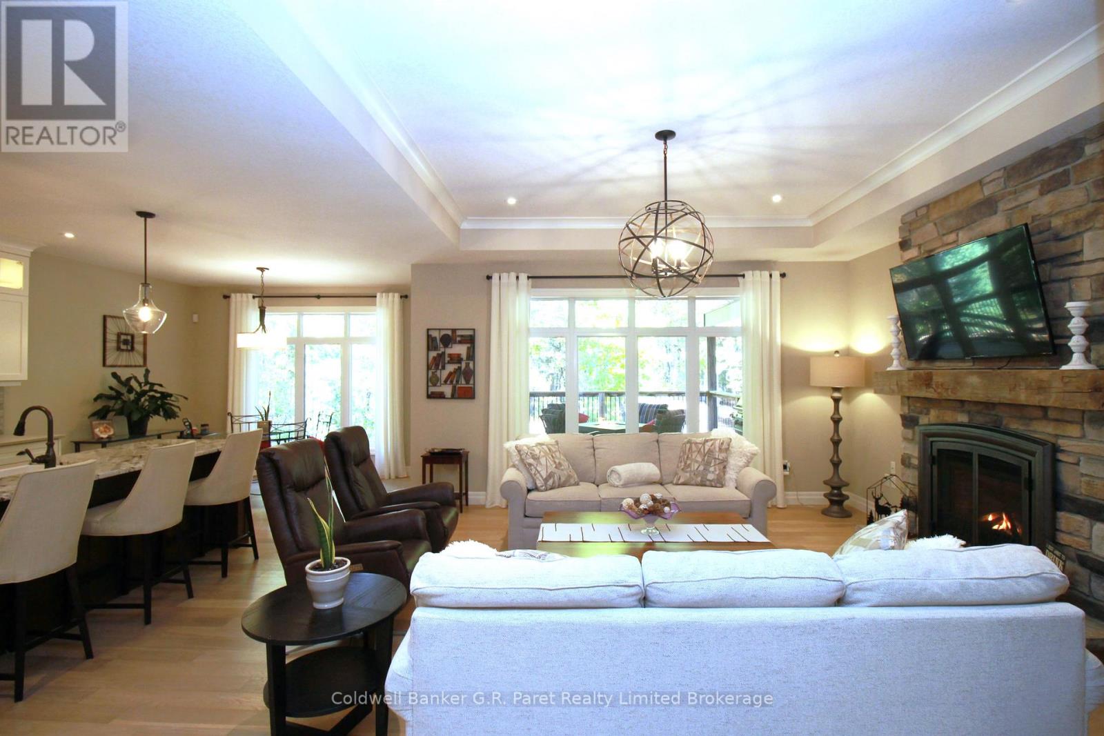 10151 Pinery Bluffs Road, Lambton Shores, Ontario  N0M 1T0 - Photo 8 - X12826354