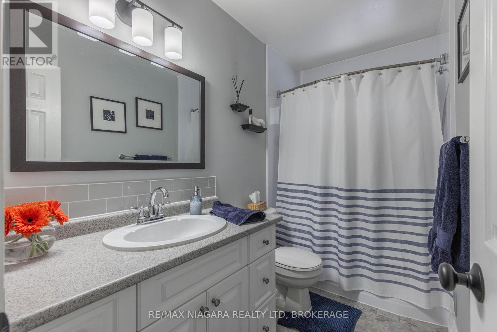 8225 Paddock Trail Drive, Niagara Falls, Ontario  L2H 1X1 - Photo 12 - X12826260