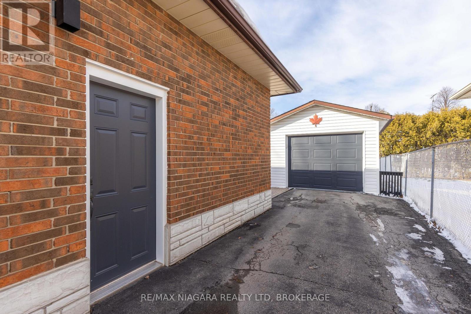8225 Paddock Trail Drive, Niagara Falls, Ontario  L2H 1X1 - Photo 21 - X12826260