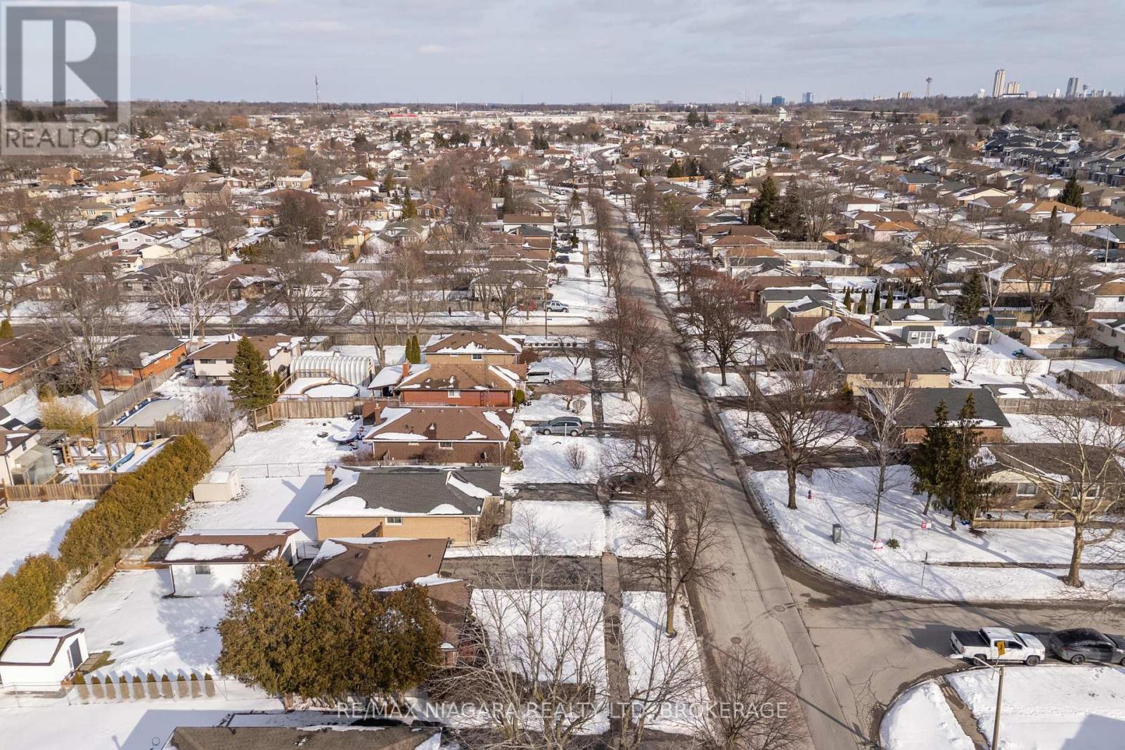 8225 Paddock Trail Drive, Niagara Falls, Ontario  L2H 1X1 - Photo 27 - X12826260