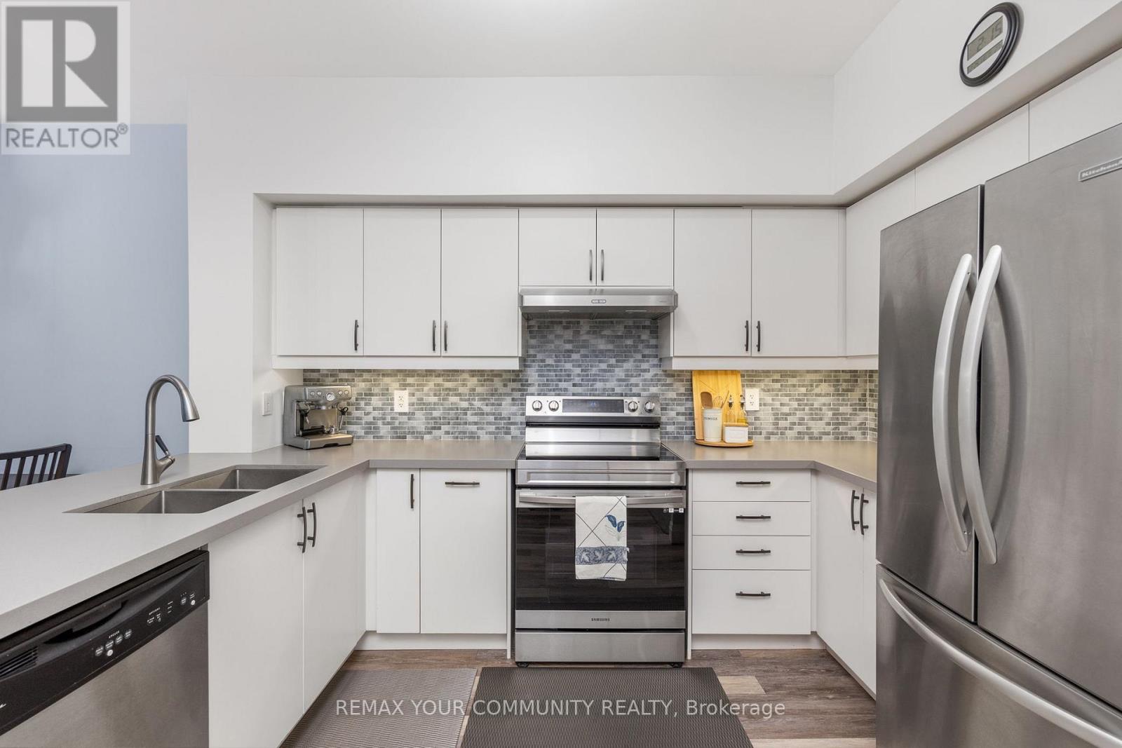 202 - 9973 Keele Street, Vaughan, Ontario  L6A 3Y5 - Photo 3 - N12825962