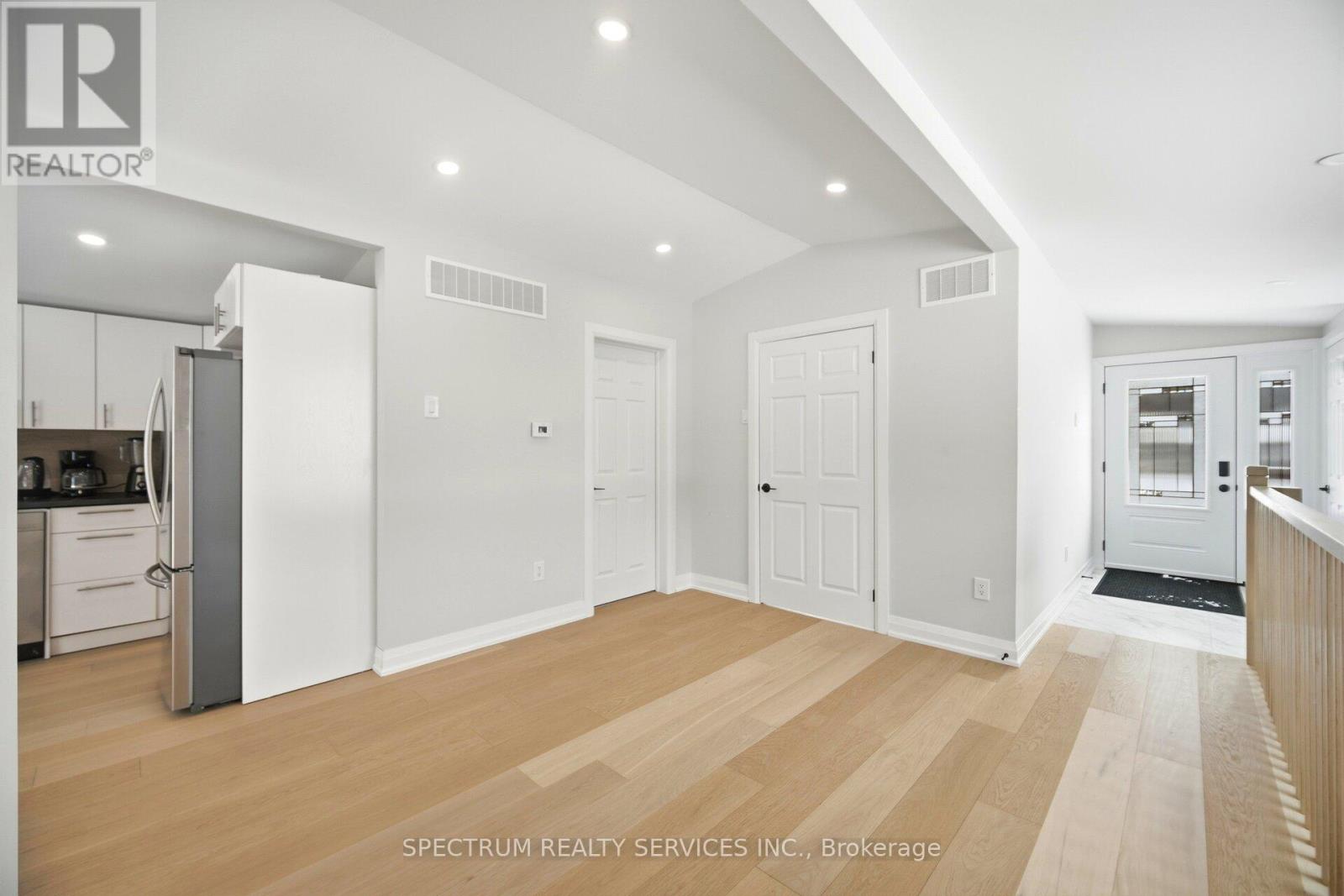 161 Antigua Drive, Wasaga Beach, Ontario  L9Z 2S2 - Photo 9 - S12591562