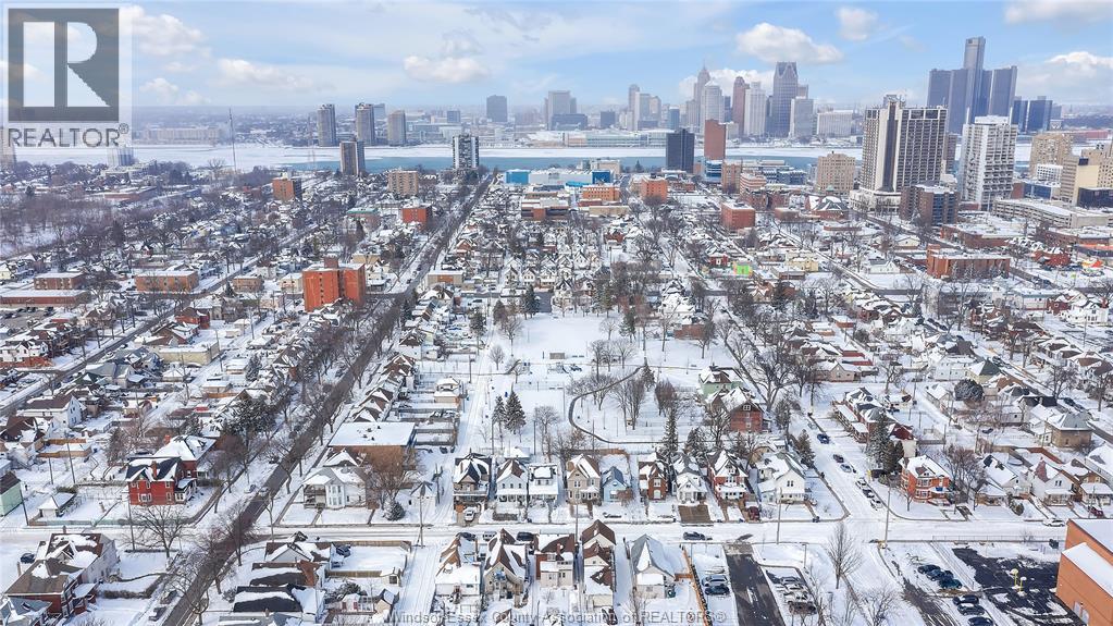 444 Elliott Street West, Windsor, Ontario  N9A 5Z2 - Photo 2 - 26003937