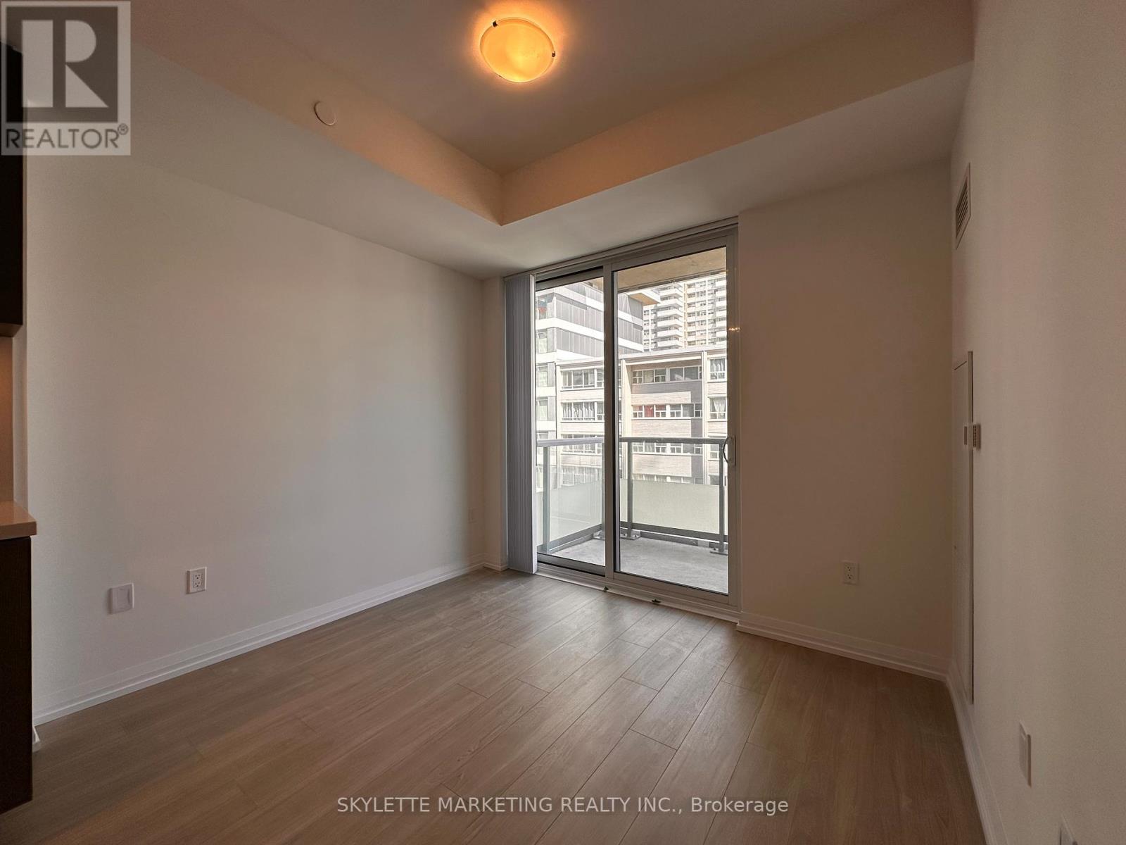 1204 - 25 Holly Street, Toronto (Mount Pleasant West), Ontario  M4S 0E3 - Photo 4 - C12826270