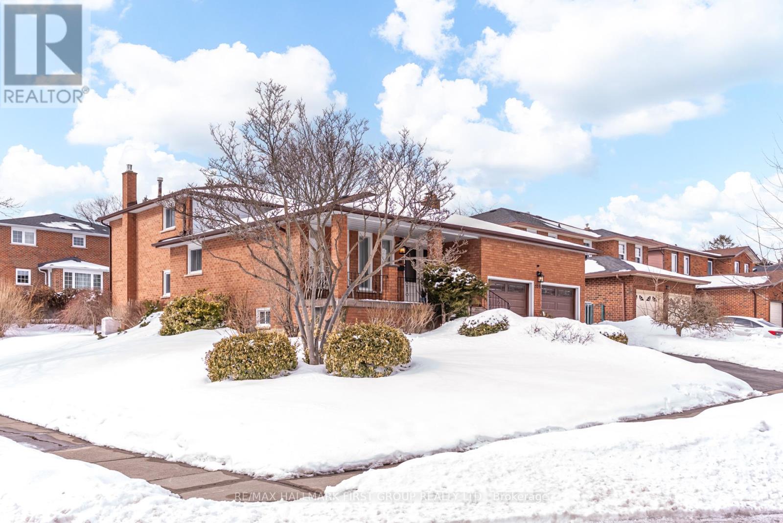 520 Mcleod Crescent, Pickering, Ontario  L1W 3M5 - Photo 2 - E12826136