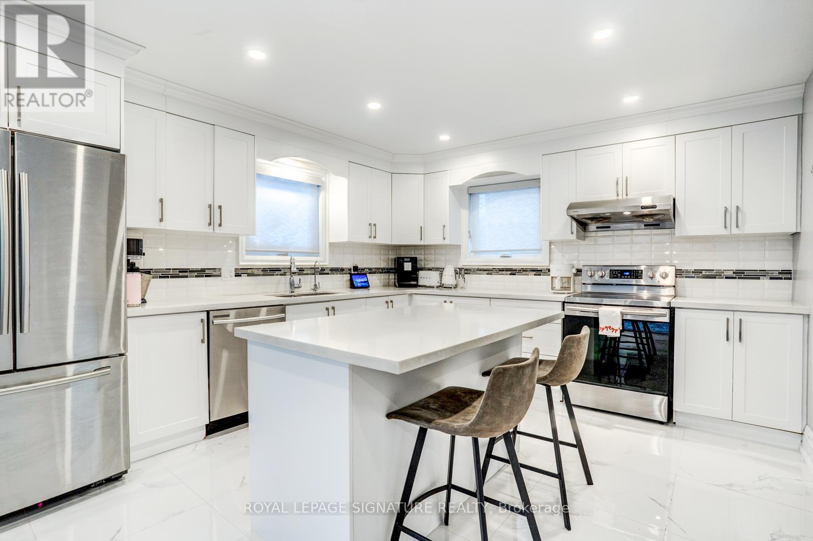 216 Huntsmill Boulevard, Toronto, Ontario  M1W 3E1 - Photo 12 - E12826144