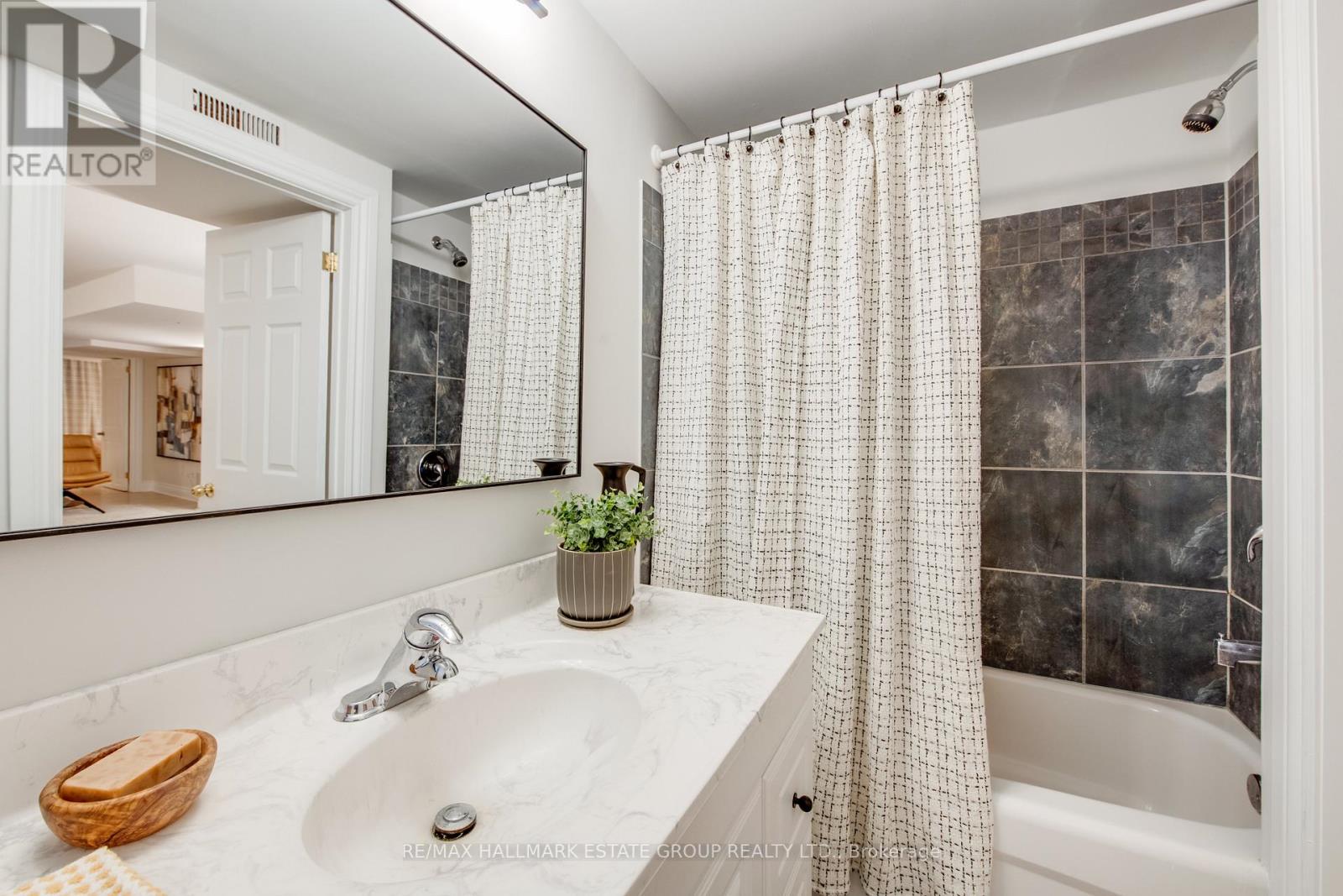 25 Neville Park Boulevard, Toronto, Ontario  M4E 3P5 - Photo 44 - E12826214