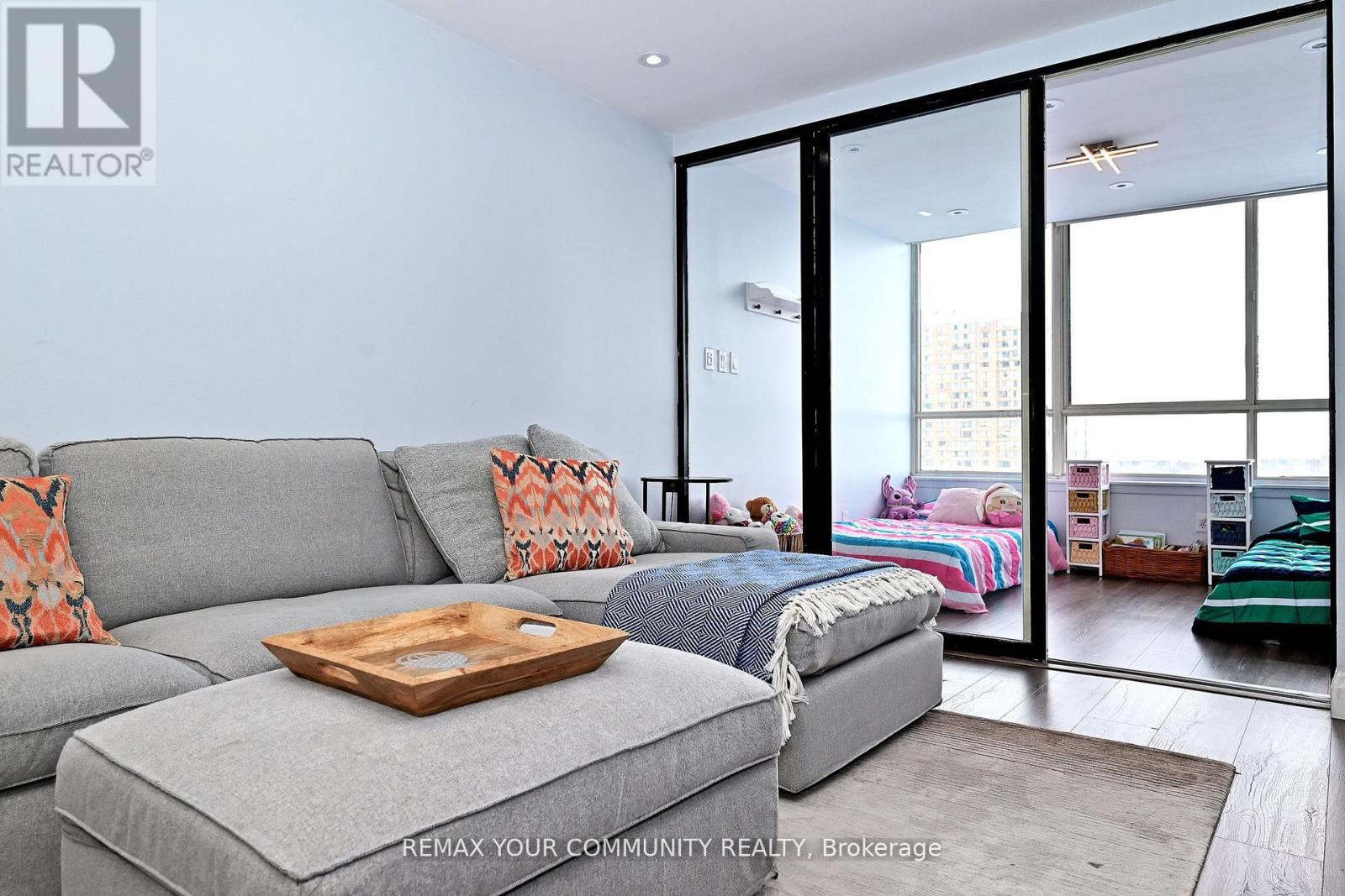 910 - 275 Bamburgh Circle, Toronto, Ontario  M1W 3X4 - Photo 11 - E12826288