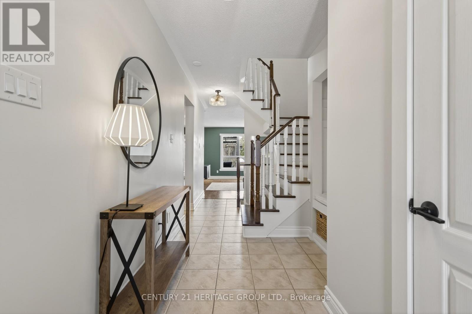 126 Glasgow Crescent, Georgina, Ontario  L4P 4B1 - Photo 3 - N12826210