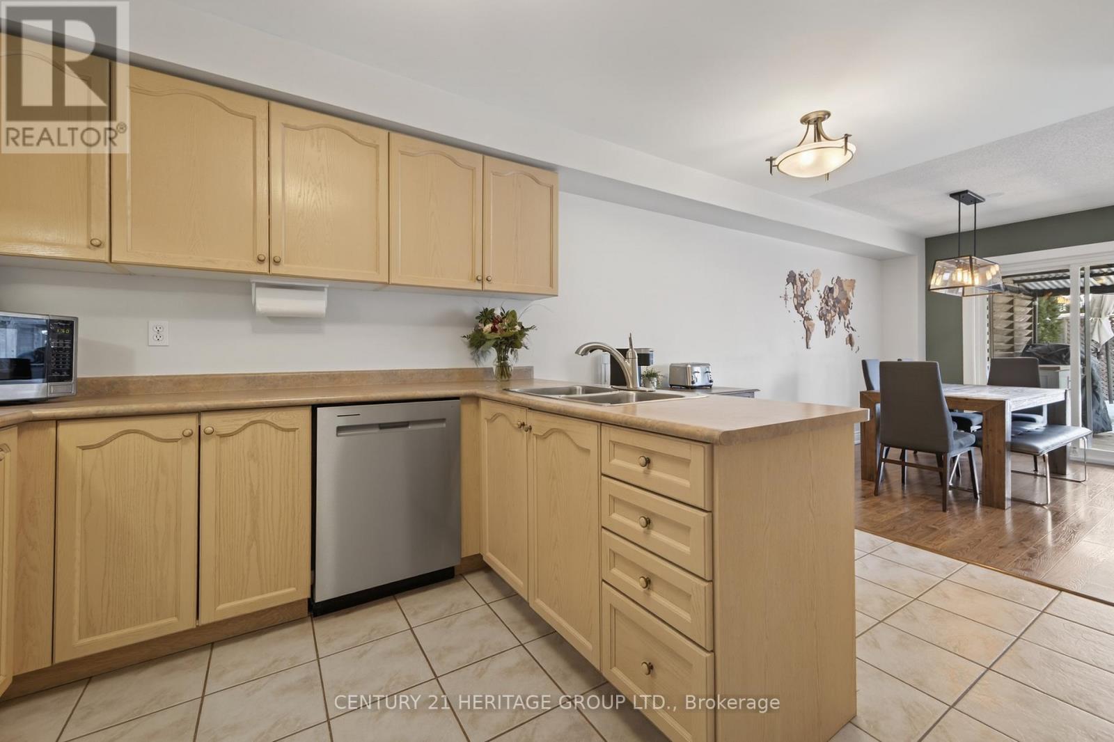 126 Glasgow Crescent, Georgina, Ontario  L4P 4B1 - Photo 6 - N12826210