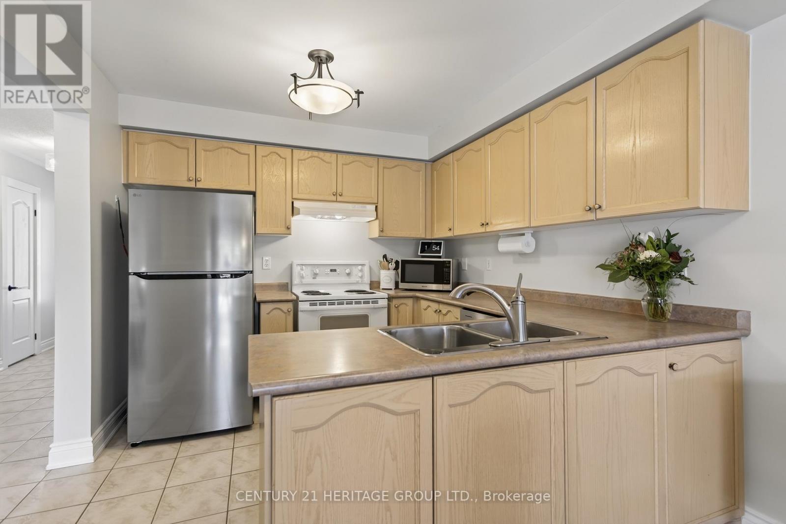 126 Glasgow Crescent, Georgina, Ontario  L4P 4B1 - Photo 7 - N12826210