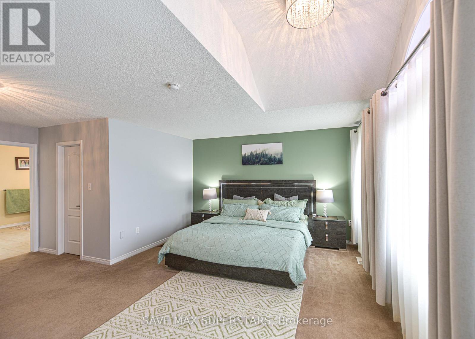 1246 Leslie Drive, Innisfil, Ontario  L9S 0G3 - Photo 13 - N12826380