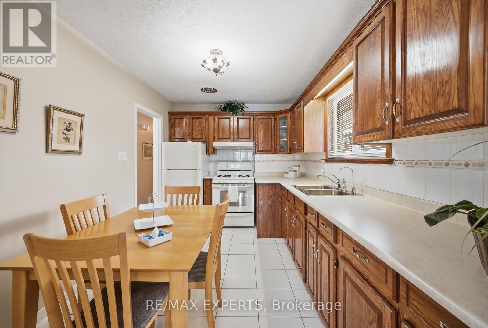 359 The Westway, Toronto, Ontario  M9R 1H1 - Photo 12 - W12826126
