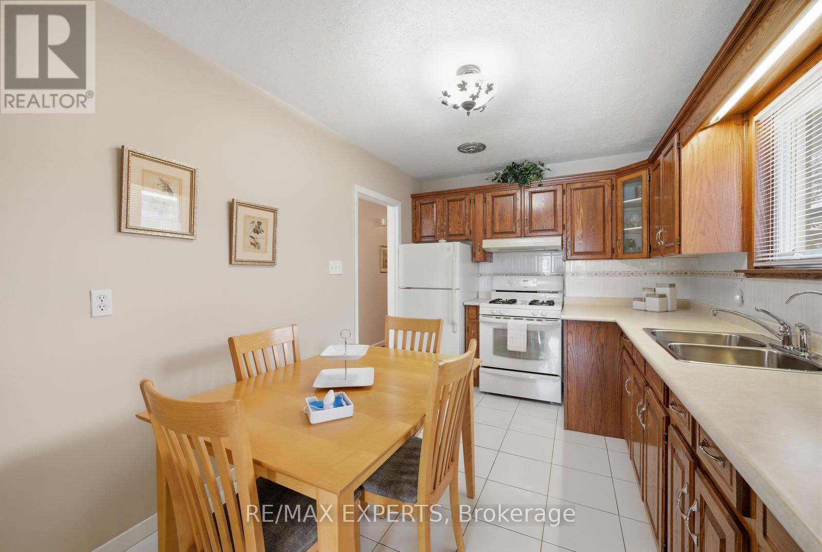 359 The Westway, Toronto, Ontario  M9R 1H1 - Photo 13 - W12826126