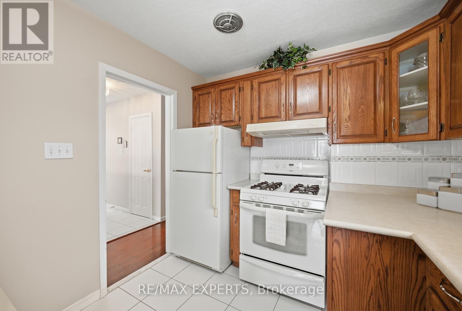 359 The Westway, Toronto, Ontario  M9R 1H1 - Photo 14 - W12826126