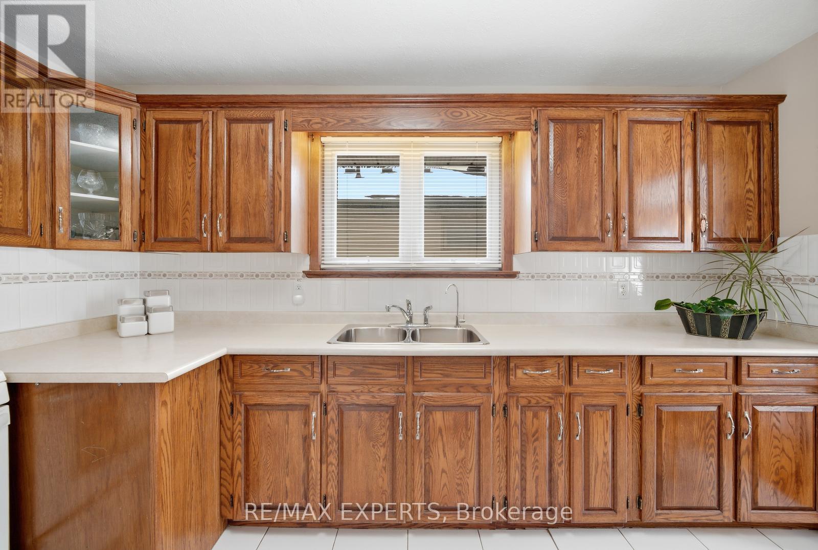 359 The Westway, Toronto, Ontario  M9R 1H1 - Photo 15 - W12826126