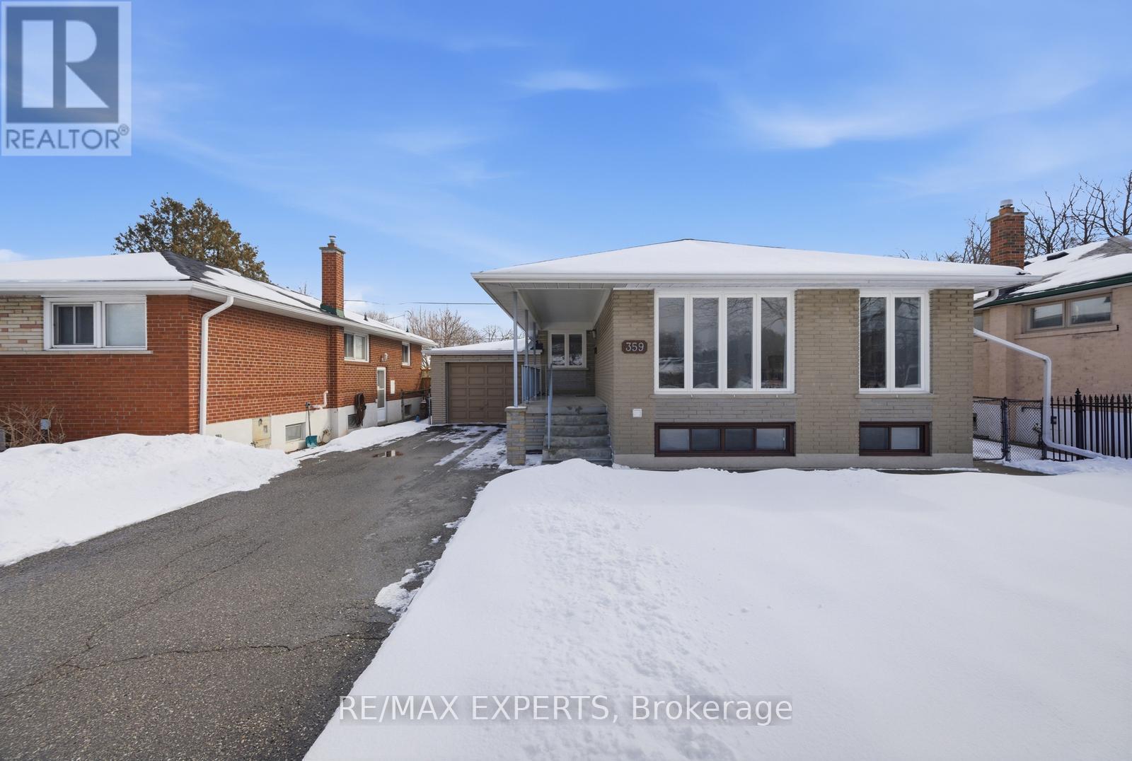 359 The Westway, Toronto, Ontario  M9R 1H1 - Photo 2 - W12826126