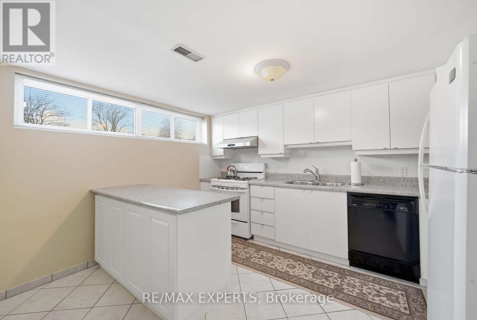 359 The Westway, Toronto, Ontario  M9R 1H1 - Photo 34 - W12826126