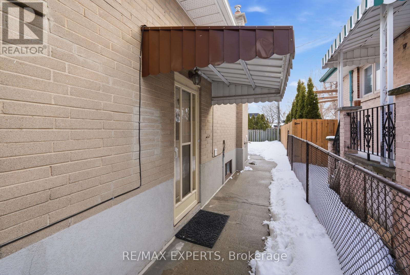 359 The Westway, Toronto, Ontario  M9R 1H1 - Photo 37 - W12826126