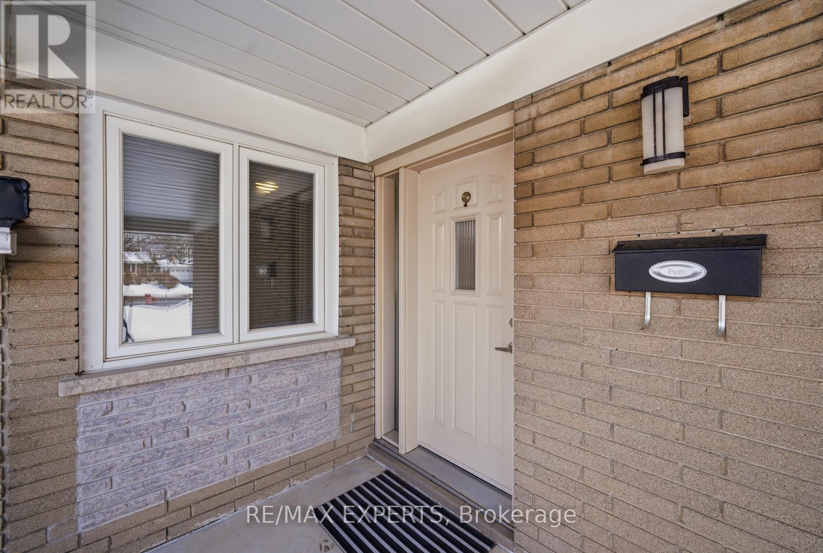 359 The Westway, Toronto, Ontario  M9R 1H1 - Photo 4 - W12826126