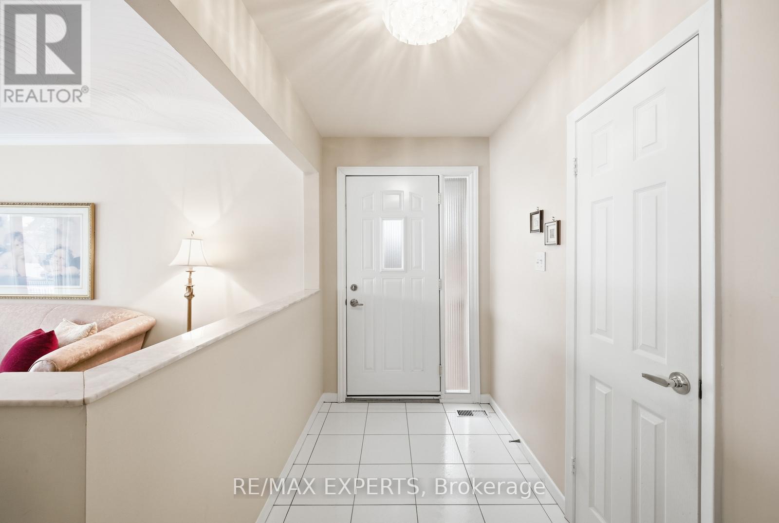 359 The Westway, Toronto, Ontario  M9R 1H1 - Photo 5 - W12826126