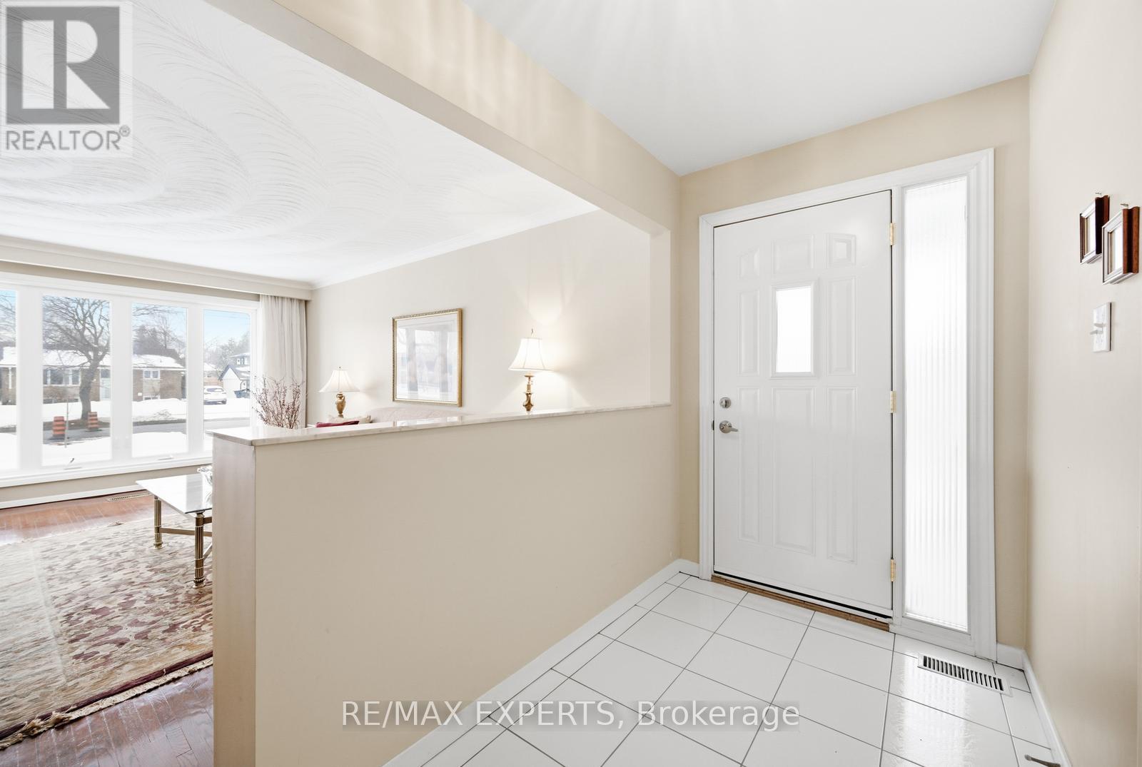 359 The Westway, Toronto, Ontario  M9R 1H1 - Photo 6 - W12826126