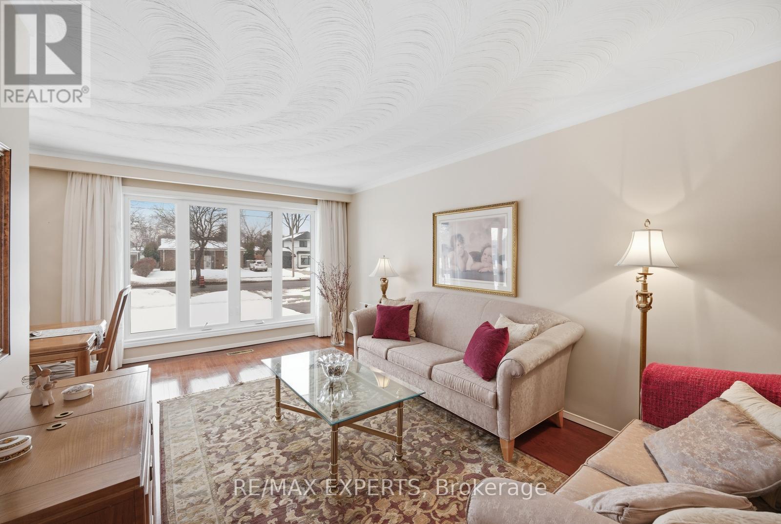 359 The Westway, Toronto, Ontario  M9R 1H1 - Photo 7 - W12826126