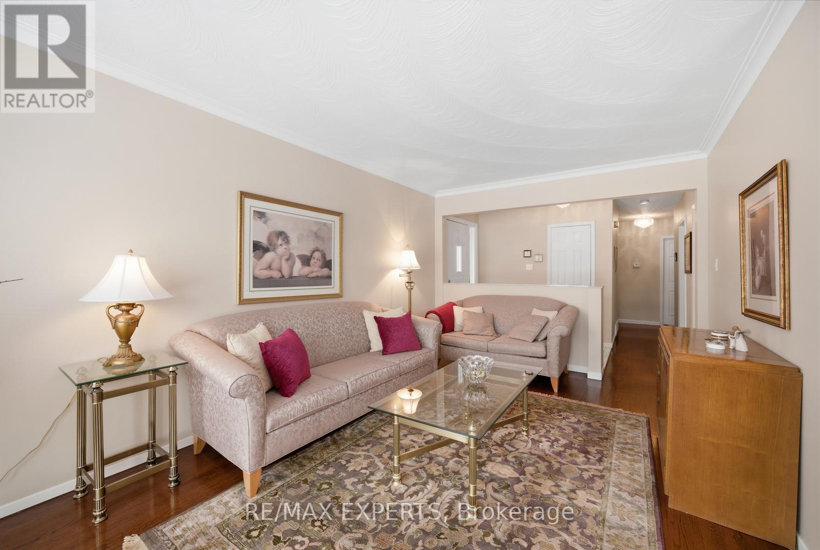 359 The Westway, Toronto, Ontario  M9R 1H1 - Photo 8 - W12826126