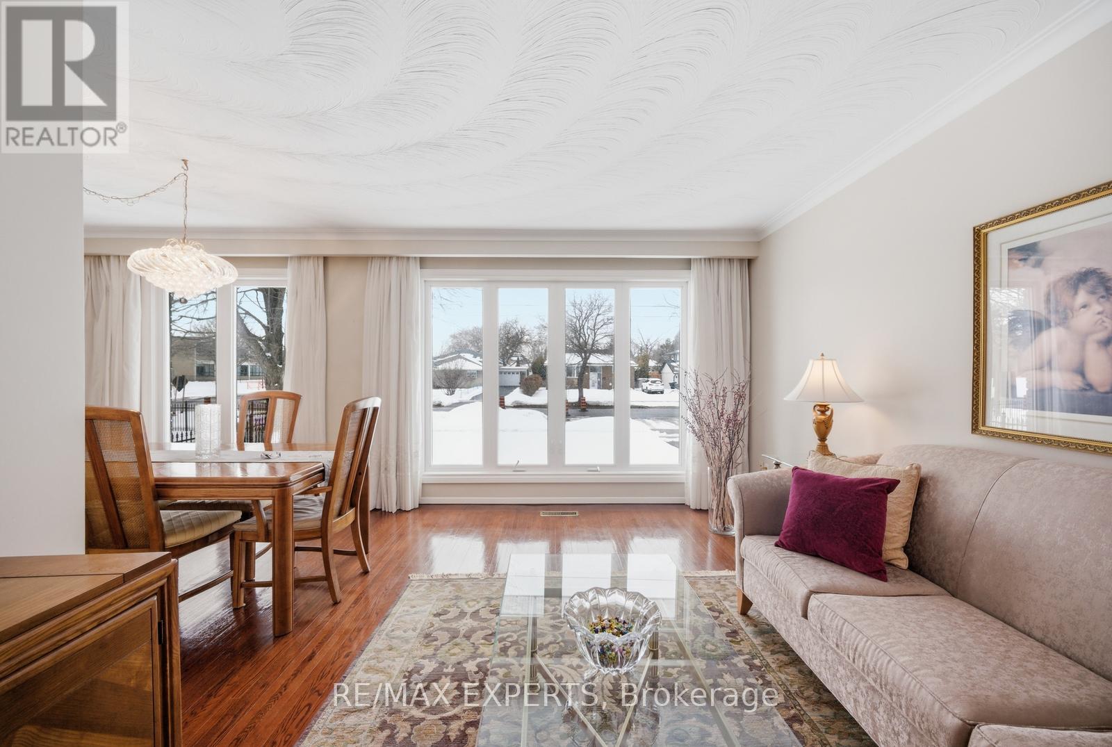 359 The Westway, Toronto, Ontario  M9R 1H1 - Photo 9 - W12826126