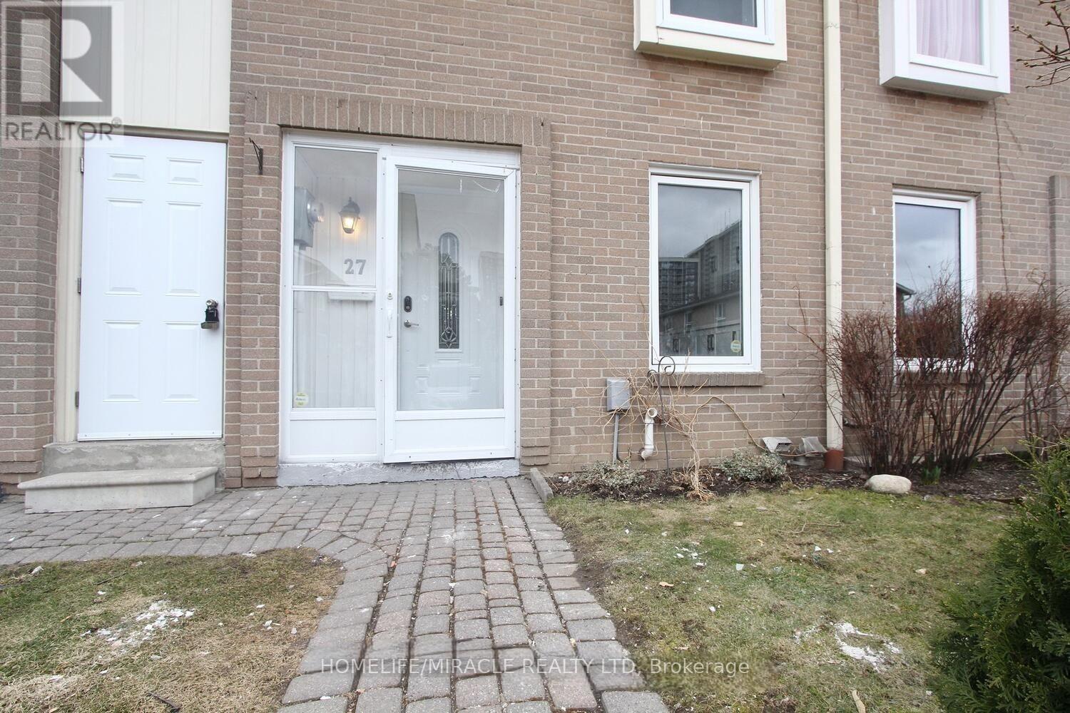 27 Craigleigh Crescent, Brampton, Ontario  L6T 2E3 - Photo 3 - W12826164