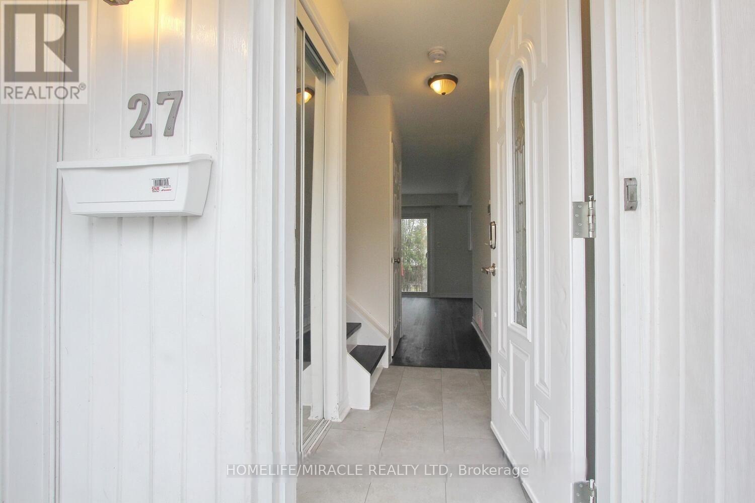 27 Craigleigh Crescent, Brampton, Ontario  L6T 2E3 - Photo 4 - W12826164