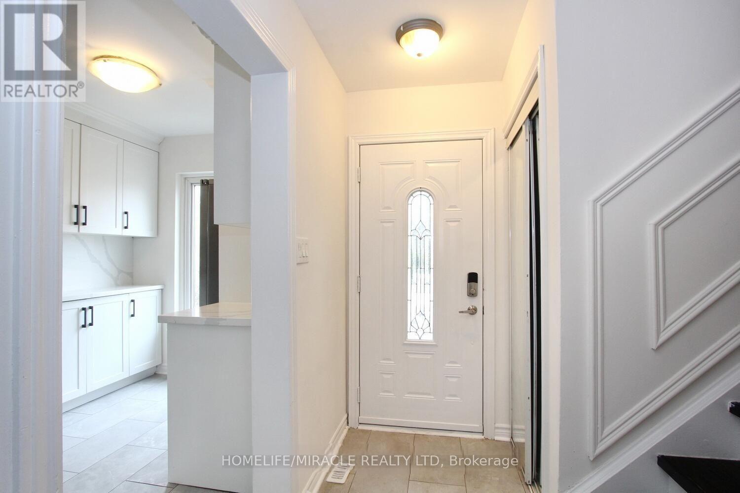 27 Craigleigh Crescent, Brampton, Ontario  L6T 2E3 - Photo 5 - W12826164