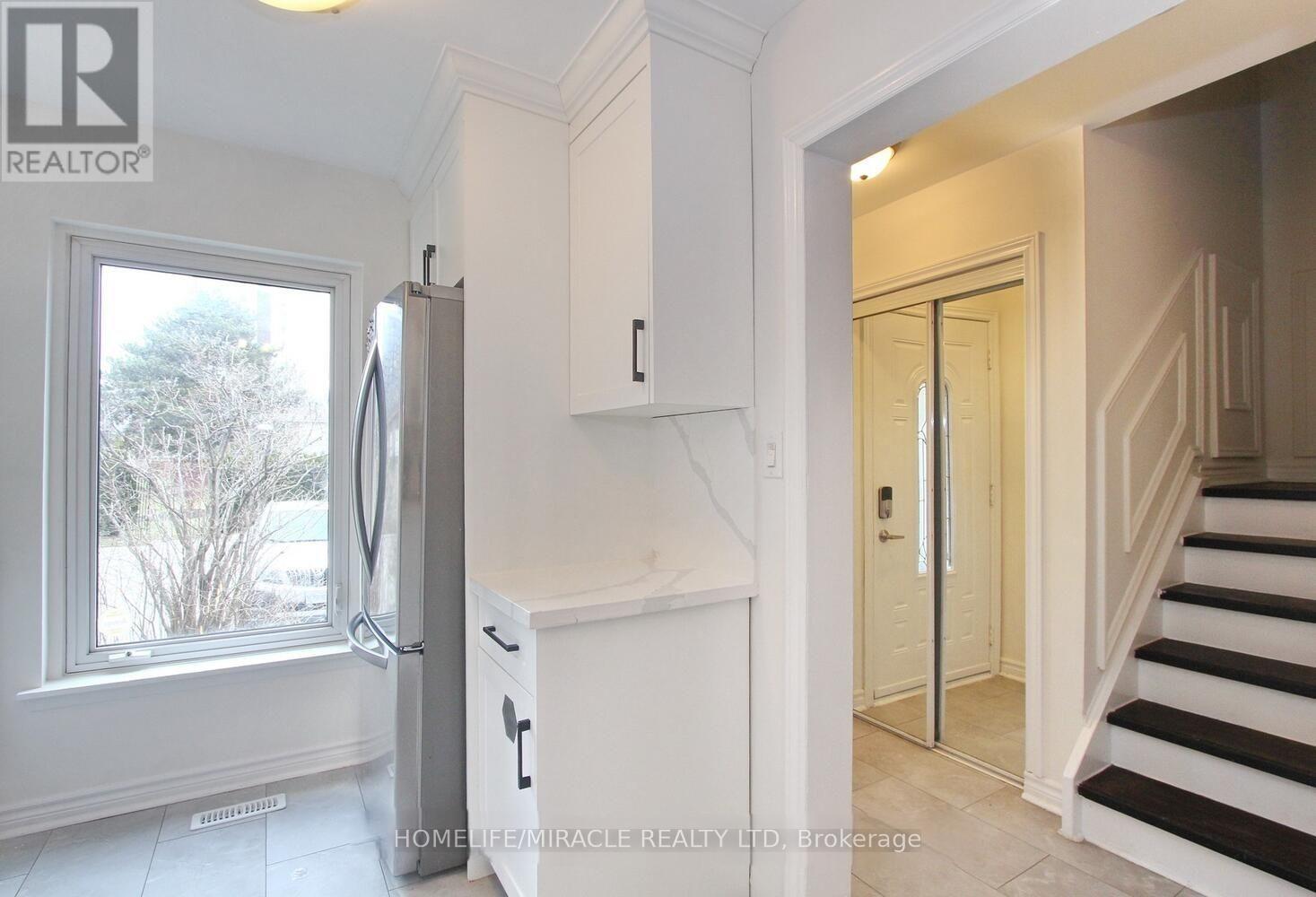 27 Craigleigh Crescent, Brampton, Ontario  L6T 2E3 - Photo 6 - W12826164