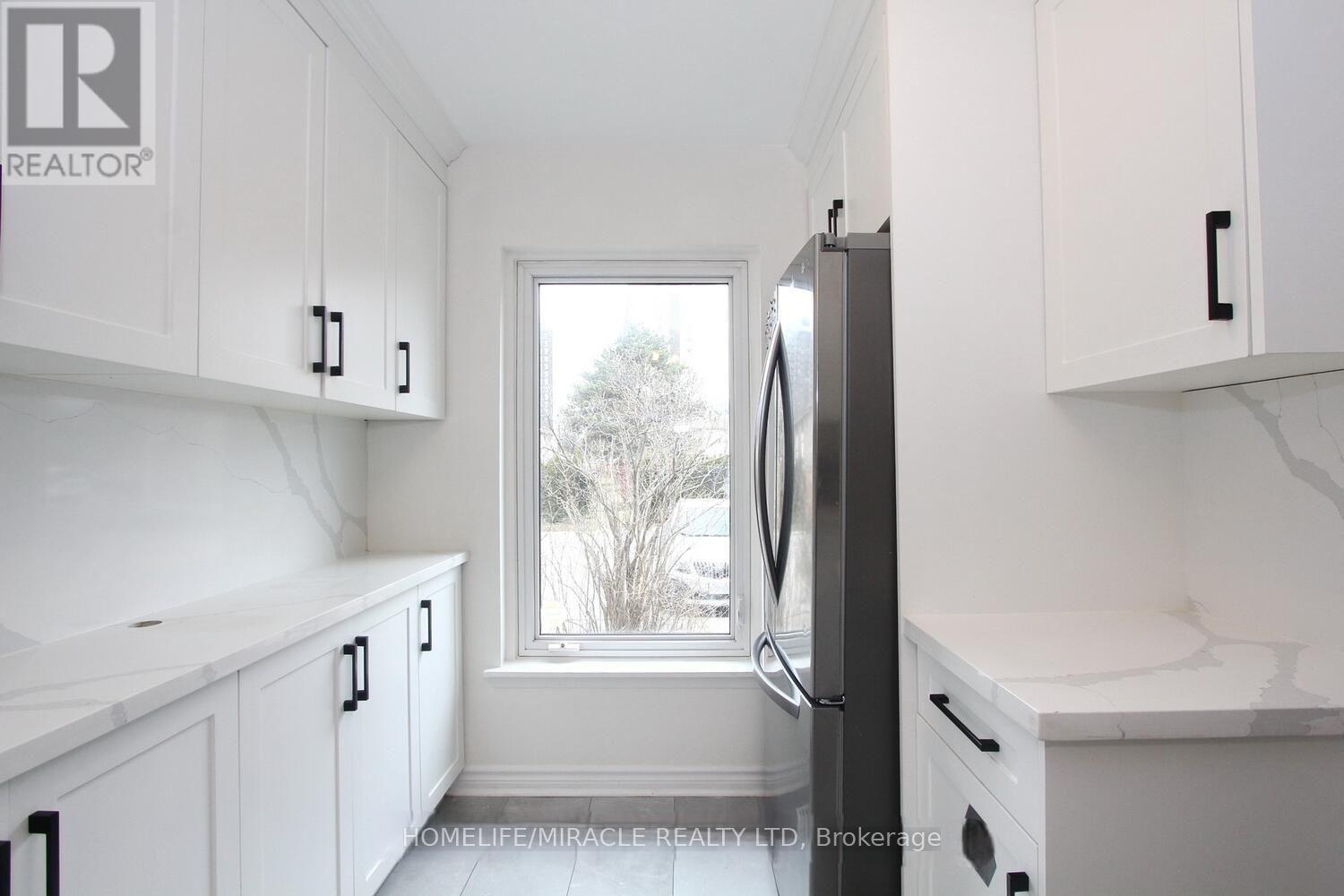 27 Craigleigh Crescent, Brampton, Ontario  L6T 2E3 - Photo 7 - W12826164