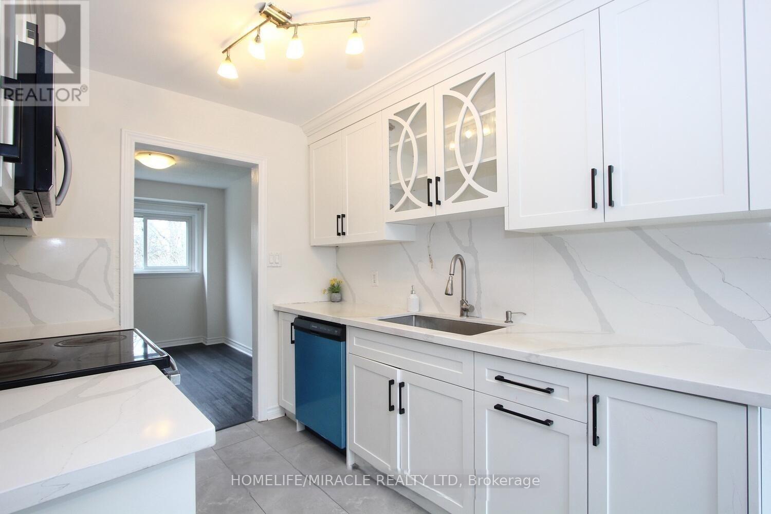 27 Craigleigh Crescent, Brampton, Ontario  L6T 2E3 - Photo 8 - W12826164